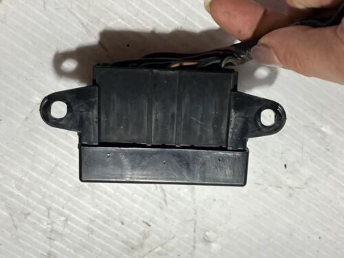 1997 Suzuki GSXR 750 Fuse Box Plug (OEM) - Picture 5 of 17