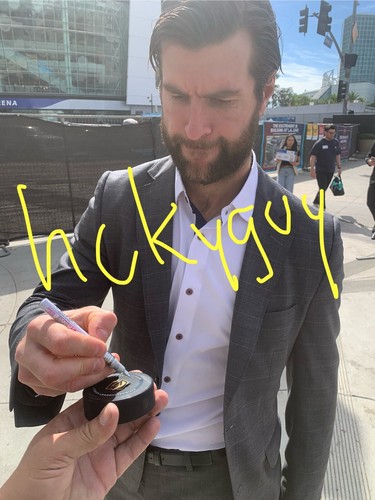 SIGNED AUTO OFFICIAL NHL GAME PUCK VEGAS GOLDEN KNIGHTS ALEX PIETRANGELO AUTO - Picture 3 of 3
