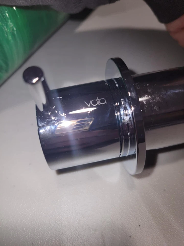 Mezclador de lavabo Vola 2500-16 cromado con un mango 6,4 GPM para caño remoto “LEER” Foto 4 de 4