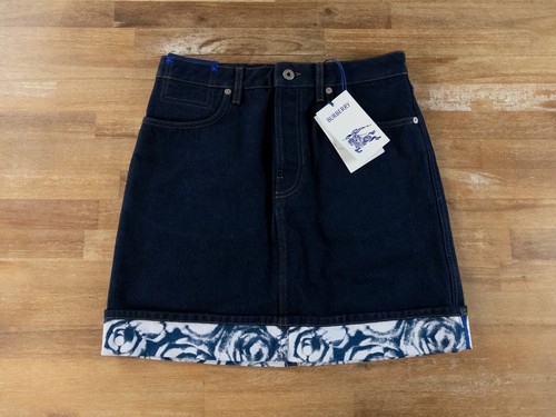 BURBERRY heavyweight navy blue Japanese denim mini skirt with rose print hem NWT - Picture 5 of 13