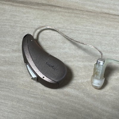 Siemens signia cellion hearing aid with charger and dock Working Condition