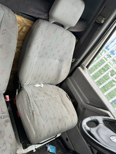 VW LT 2D 35 28 Sitz vorne links Fahrersitz - ohne Konsole!