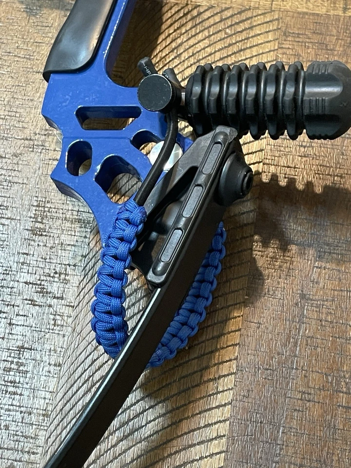 Top Point Archery 52” Recurve Takedown Bow 28” Draw W/Sight RH 45# Pull - Image 3 of 4