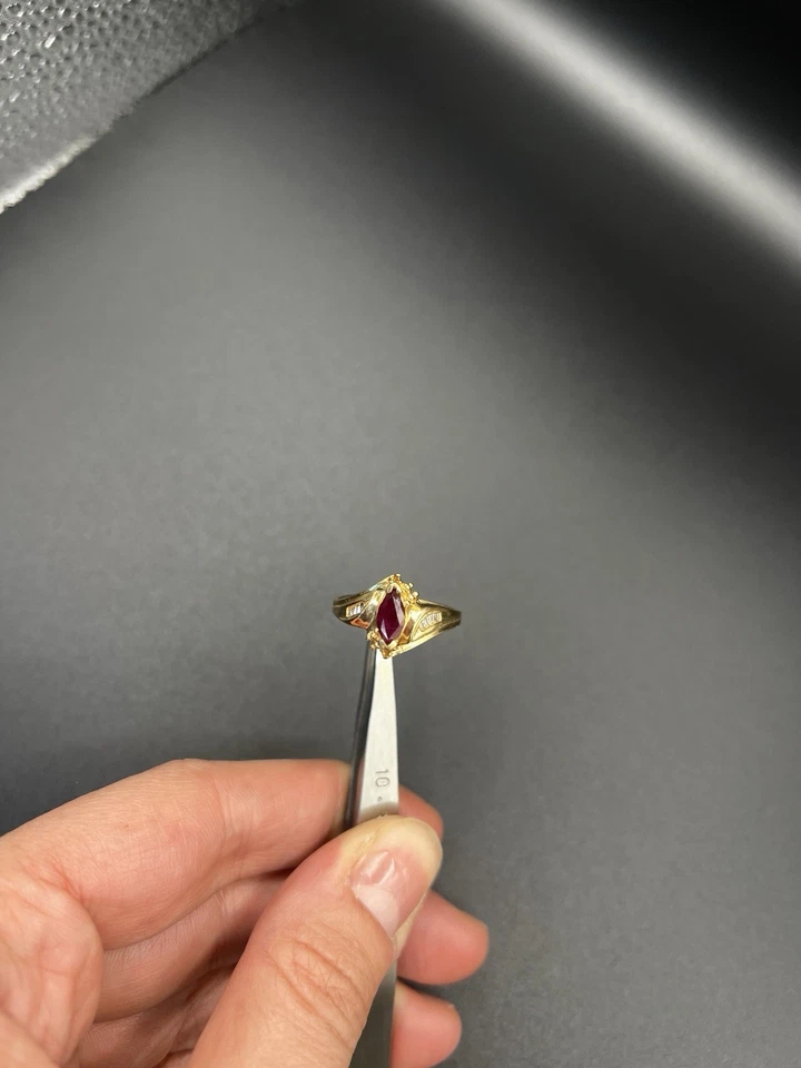10K Yellow Gold Art Nouveau Ruby with Baguette Diamonds Ring - Image 3 of 4