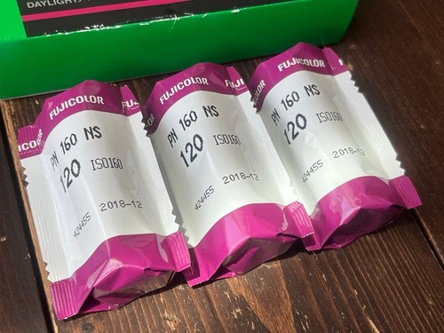 FUJIFILM PRO160 NS120 film 3 expired 2018 - Picture 2 of 5