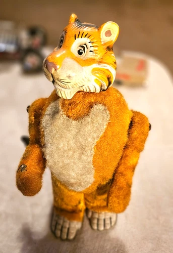 1966 Marx wind up Esso tiger with tag and works