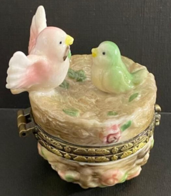 Birds in bird bath porcelain hinge box trinket - New