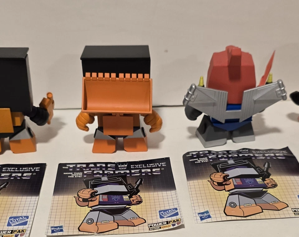 HASBRO THE LOYAL SUBJECTS TRANSFORMERS EXCLUSIVE ACTION VINYLS POWER PAK MIRAGE - Image 4 of 4