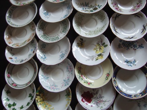 10 x Platillos de porcelana de hueso vintage desajustados boda fiesta de té café salones de té - Imagen 6 de 8