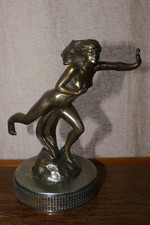 rare Design mascotte voiture de luxe signée Joë Descomps Bacchante fuyante 1920