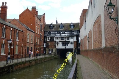 Foto A3 Der Fluss Witham nähert sich der Hochbrücke (''The Glory Hole'') Lin c2014