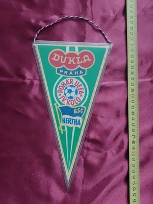 Alter Fußball wimpel :  DUKLA PRAG - HERTHA BERLIN * 1/4 FINALE UEFA CUP 1978/79