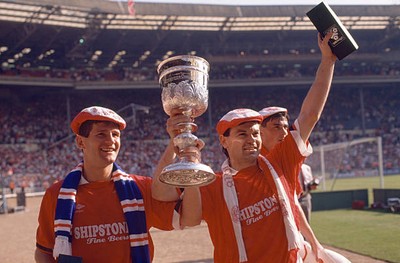 Brian Laws Steve Hodge of Nottingham Forest celebrate with the tro- Old Photo