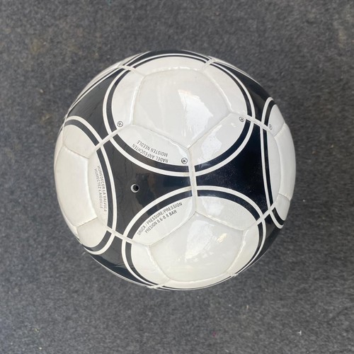 Tango Espana World Cup football 1982 Spain Official Match Ball Size 5 UK Seller - Picture 4 of 4