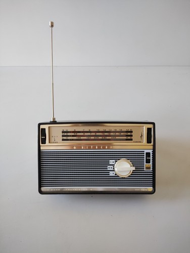 Hitachi WH-837E 3 band 8 transistor radio model - Picture 2 of 10