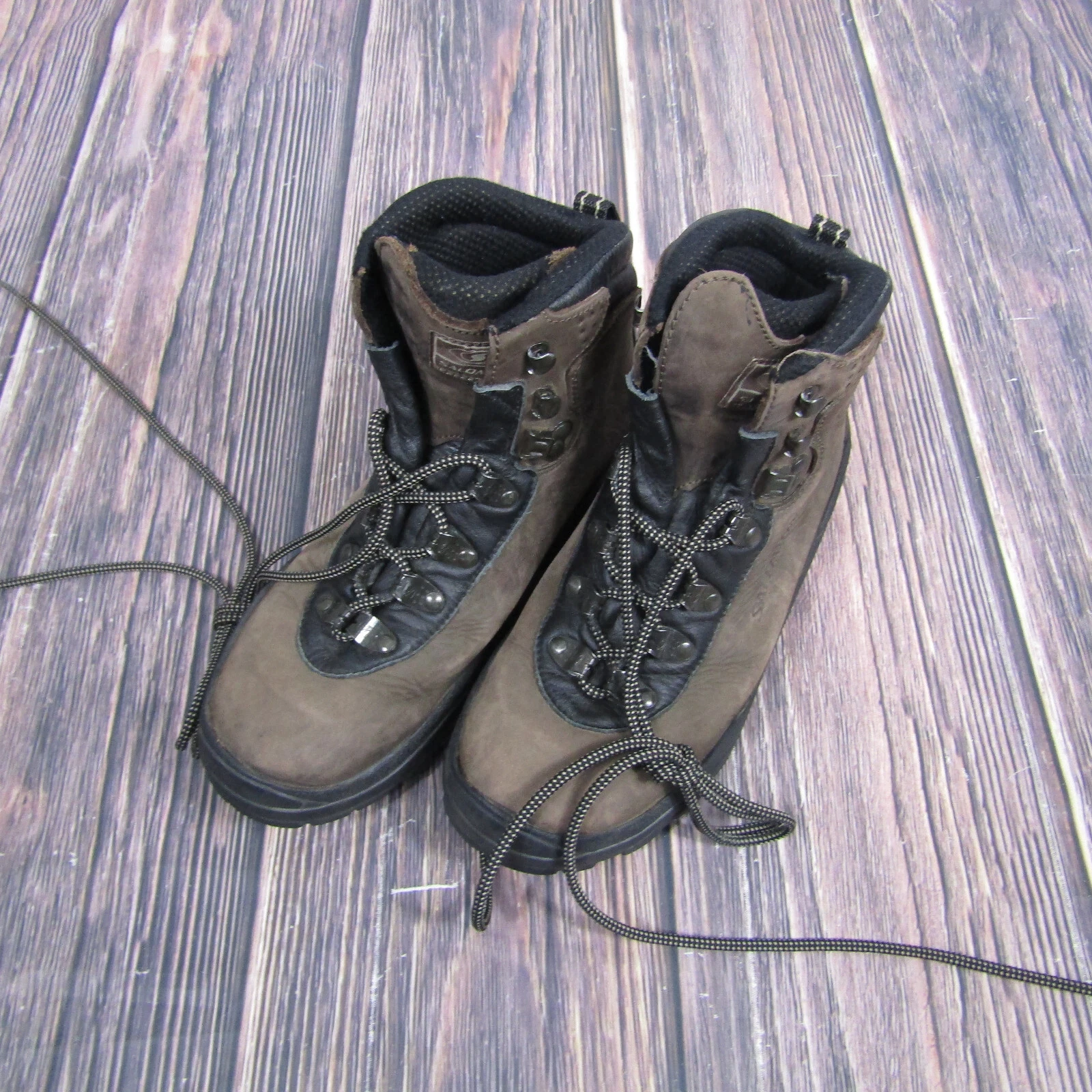 Salomon Womens 7.5 US Brown Hiking Boots Contagrip Trail Camping Backpacking EUC