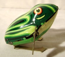 Vintage Tin Litho Toy 3 3/4" Wind-Up FROG w/ Key Works Great 