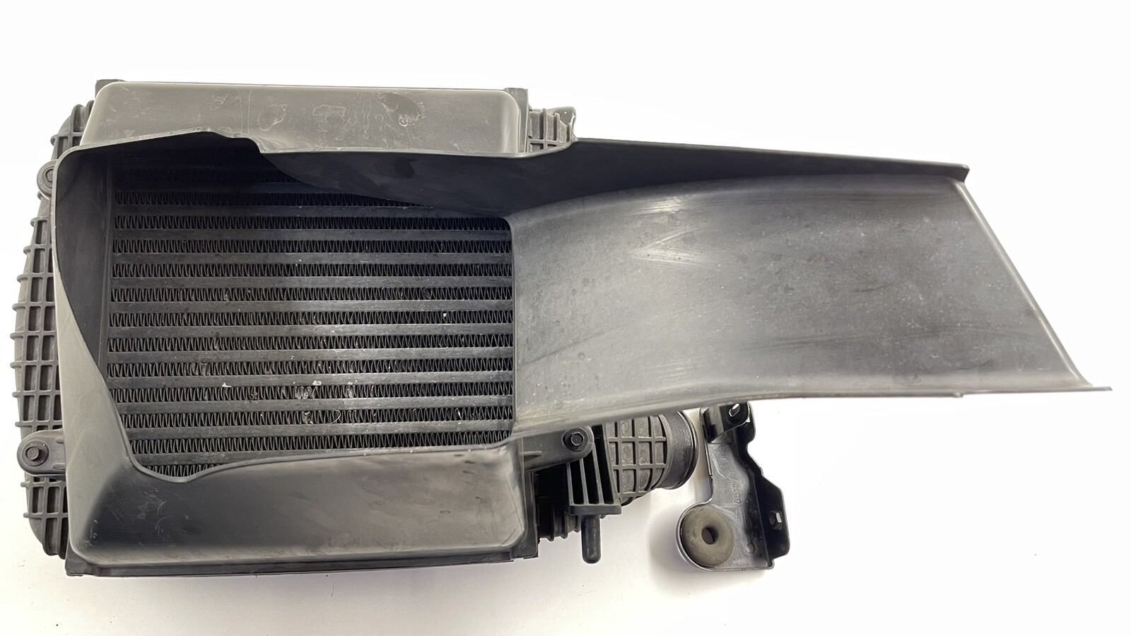 14-17 MASERATI QUATTROPORTE RIGHT TURBO INTERCOOLER W/ DUCT 670009833 OEM