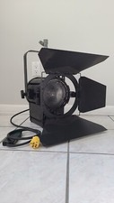 ALTMAN 2K 2000 WATT FOCUSING FRESNEL w/ AC ADAPTER, BARN DOORS, YOKE, SPIGOT