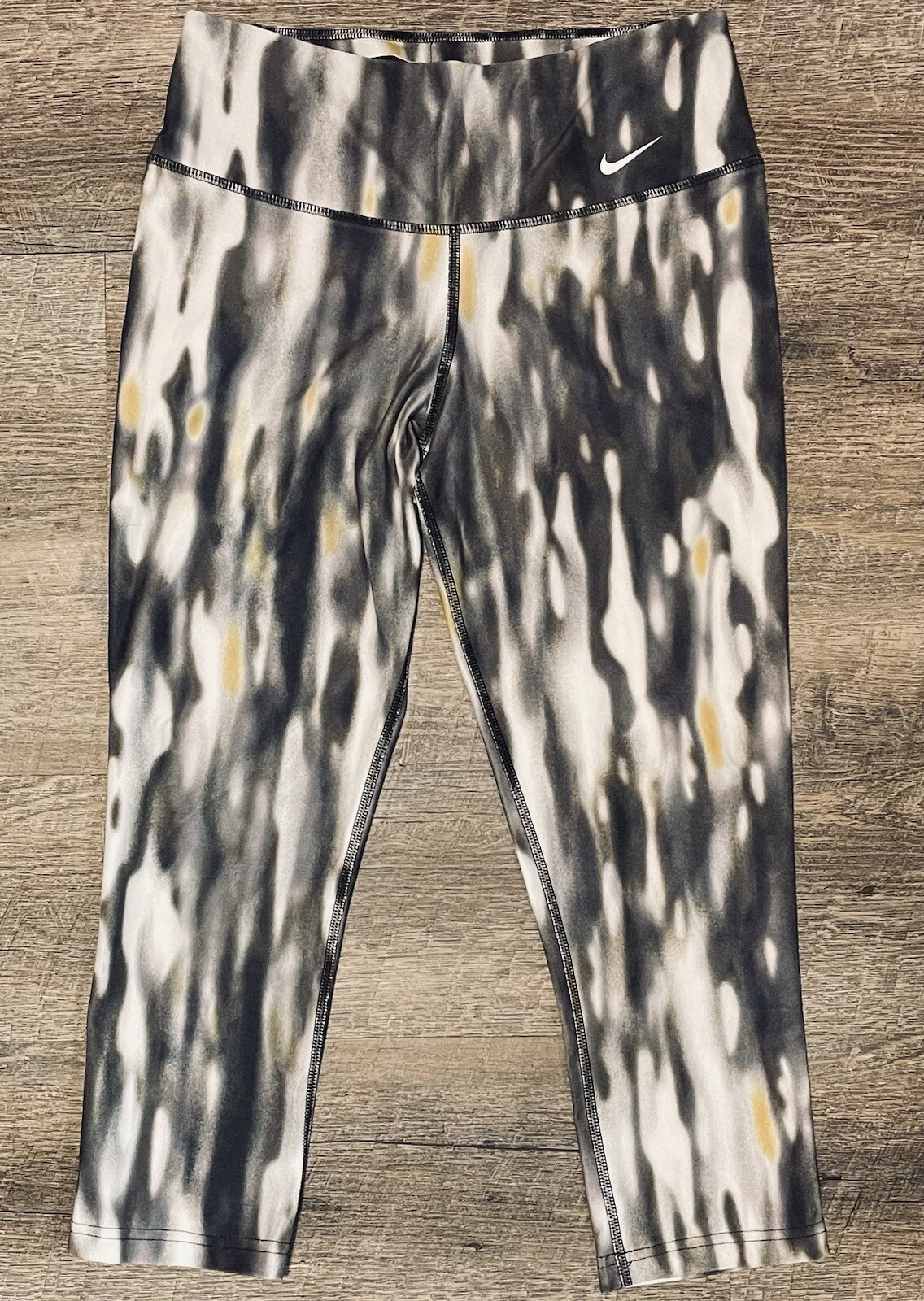 NUOVO ~ Nike ~Dri Fit donna ~ XS ~ leggings ~ dieci meno una leggenda ~ nero bianco ~ crop ~ nuovo senza etichette