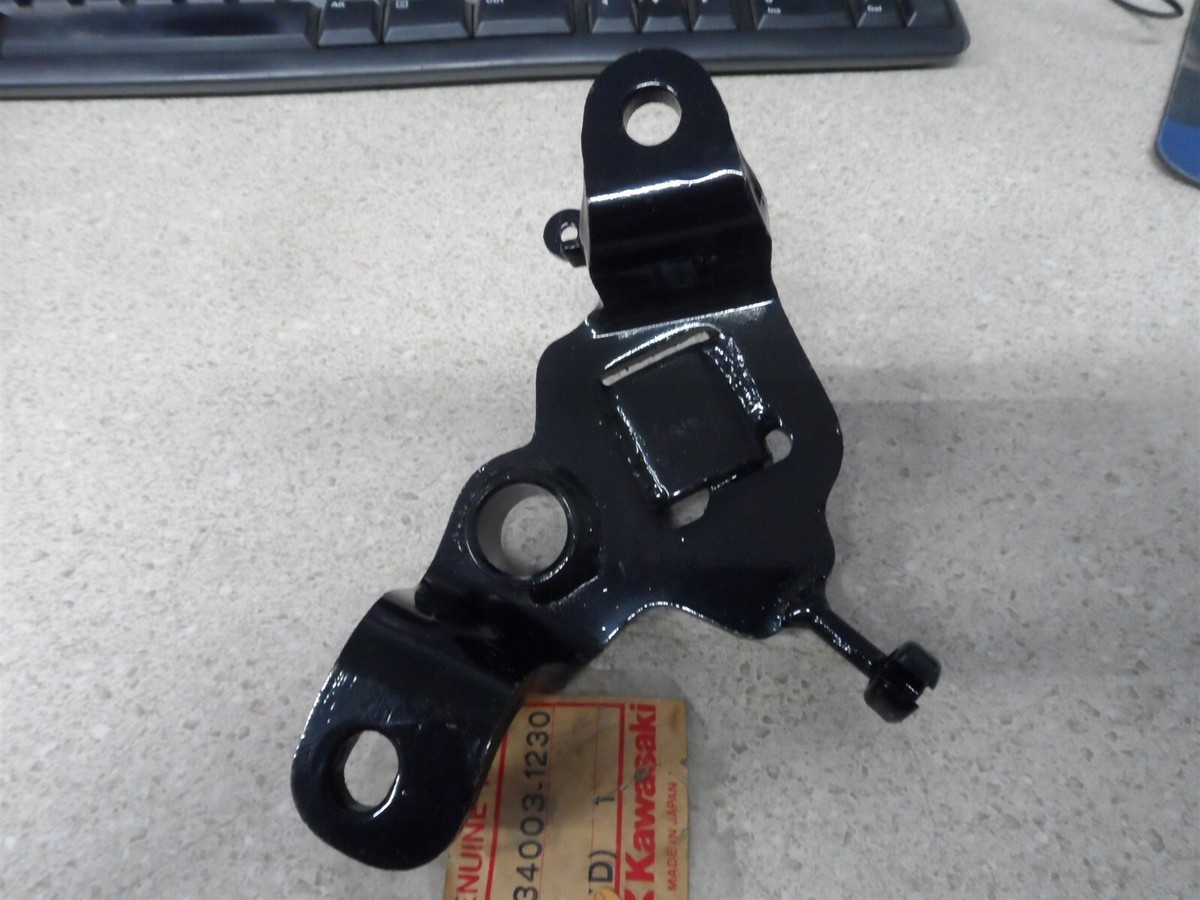 NOS OEM Kawasaki Right F. Step Holder 1985-90 EN450-A1-A6L 454 LTD