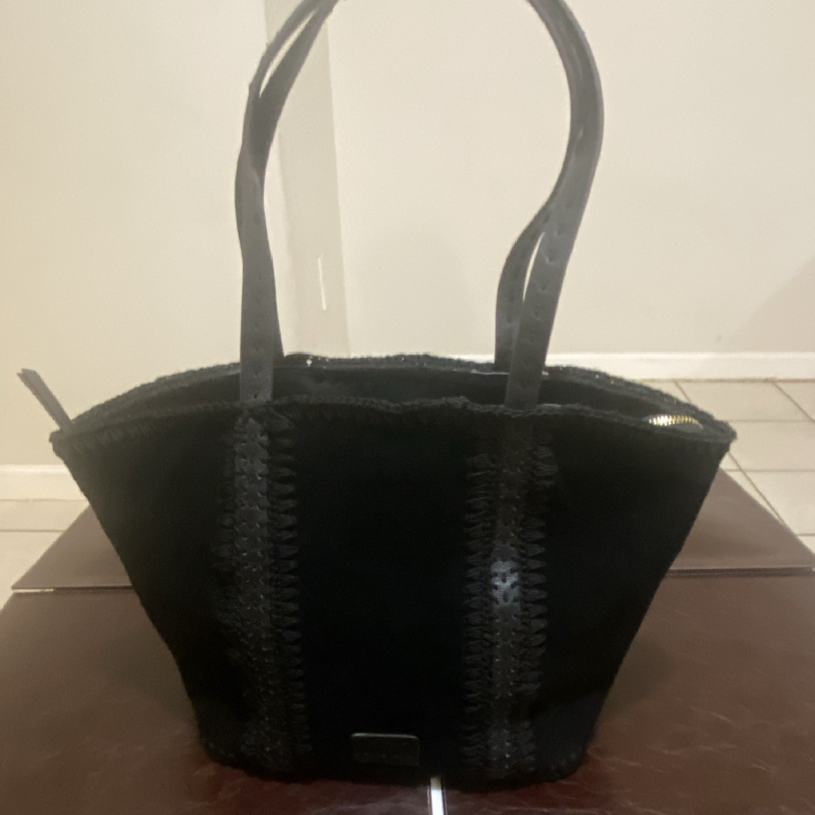 Black Women's Tote Bag Rectangle Solid Zip Gold H… - image 1