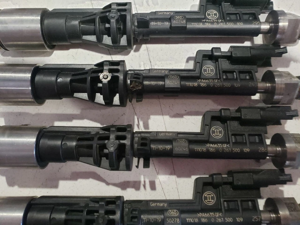 Juego de inyectores de combustible - BMW 335i E92 LCI 2012 - OEM 7597870  Foto 3 de 4