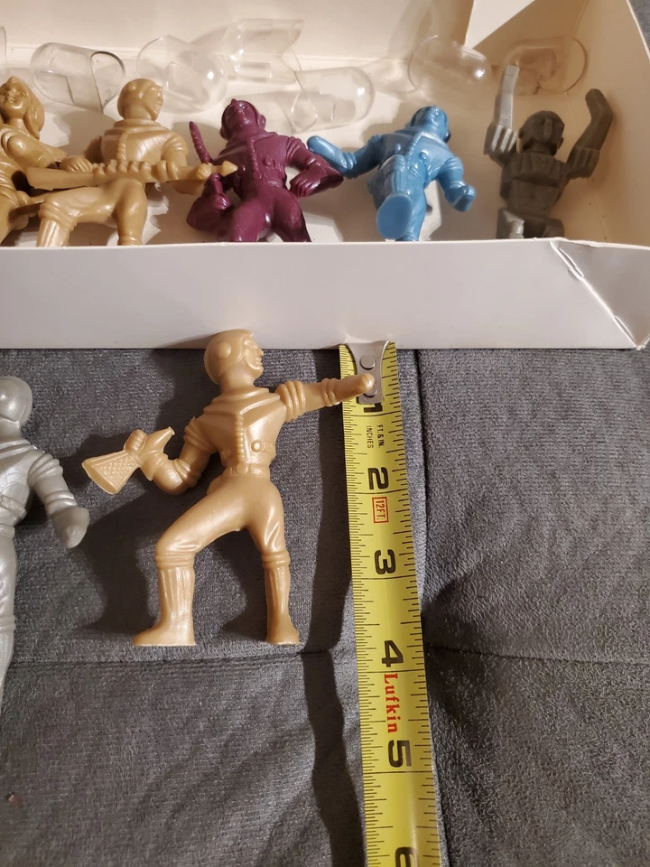 Vintage Glencoe Models Spacemen + Spacewomen 1/20 Scale Plastic Figures, Rare - Image 2 of 4