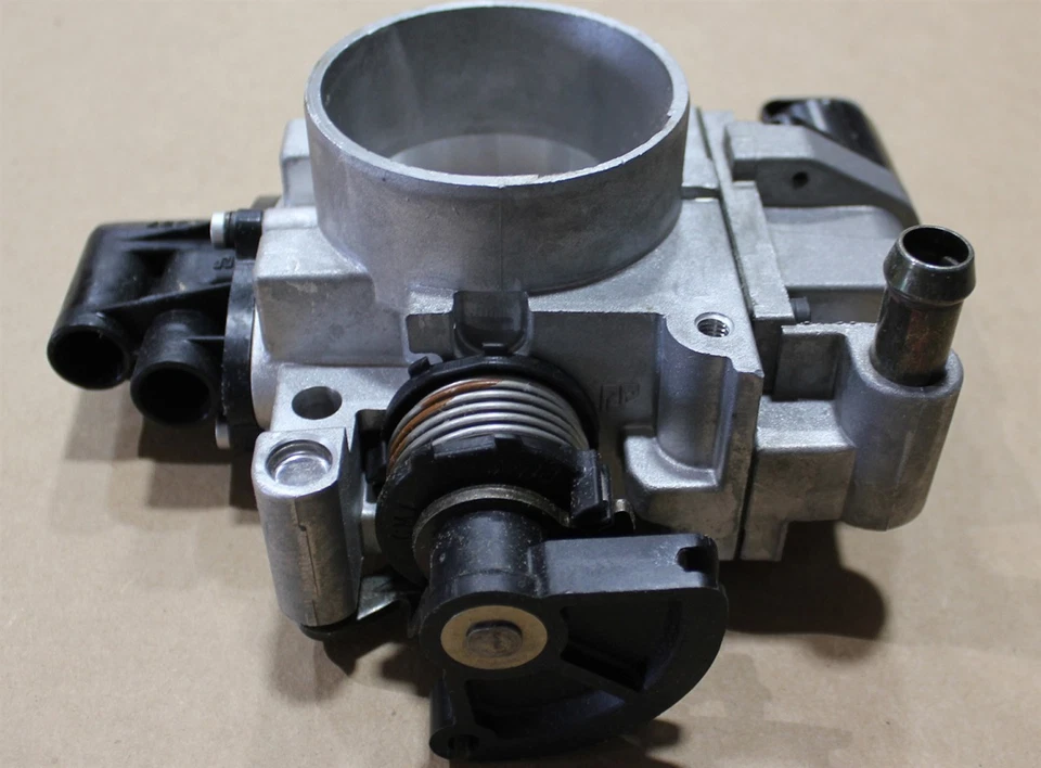 Cuerpo del acelerador 89-91 Grand Am 2,3 L 4 cilindros Beretta Corsica GM 17090054 OEM de fábrica Foto 3 de 4