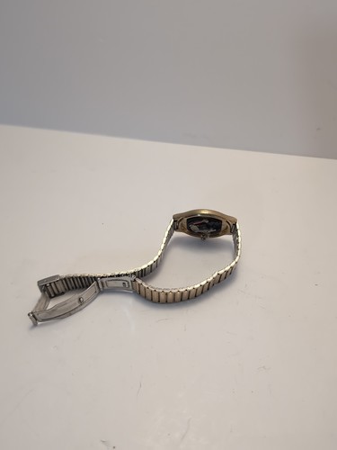 Pulsar Watch Sold As Is For Parts Gold Tone Broken No Back Plate - Picture 2 of 3