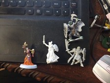 Assorted Dungeons And Dragons RPG Miniatures Plastic X4