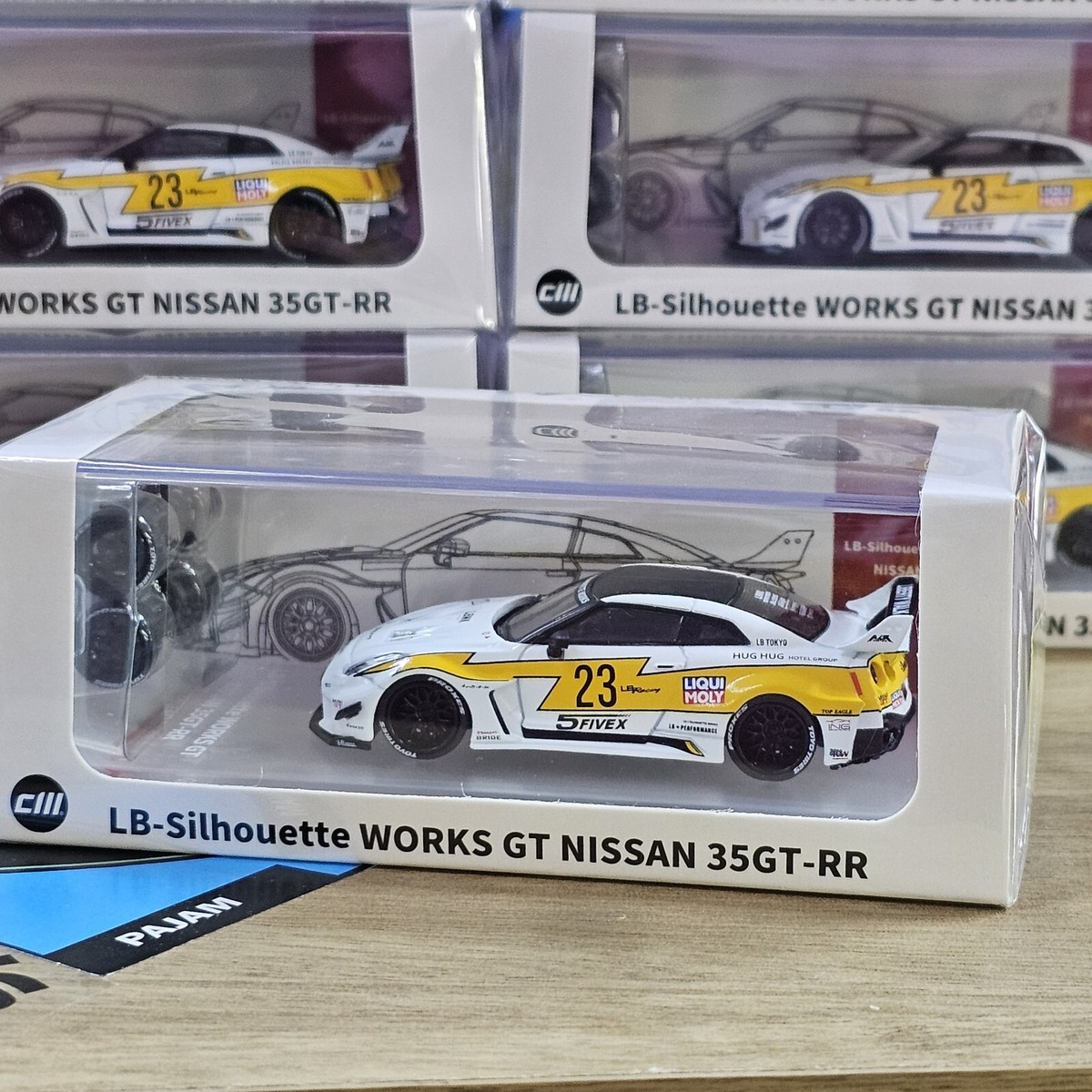 【ハッピー】  1/18  LB-Silhouette WORKS R35 1/18 Nissan GT-R R35 LB-Silhouette Works Ver.1 In Red By Top