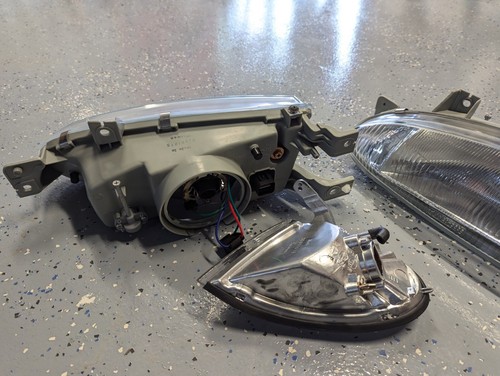 Hyundai HEADLIGHT & INDICATOR SET - LH/RH - EXCEL X3 (1995-2000) - NEW - Picture 2 of 3