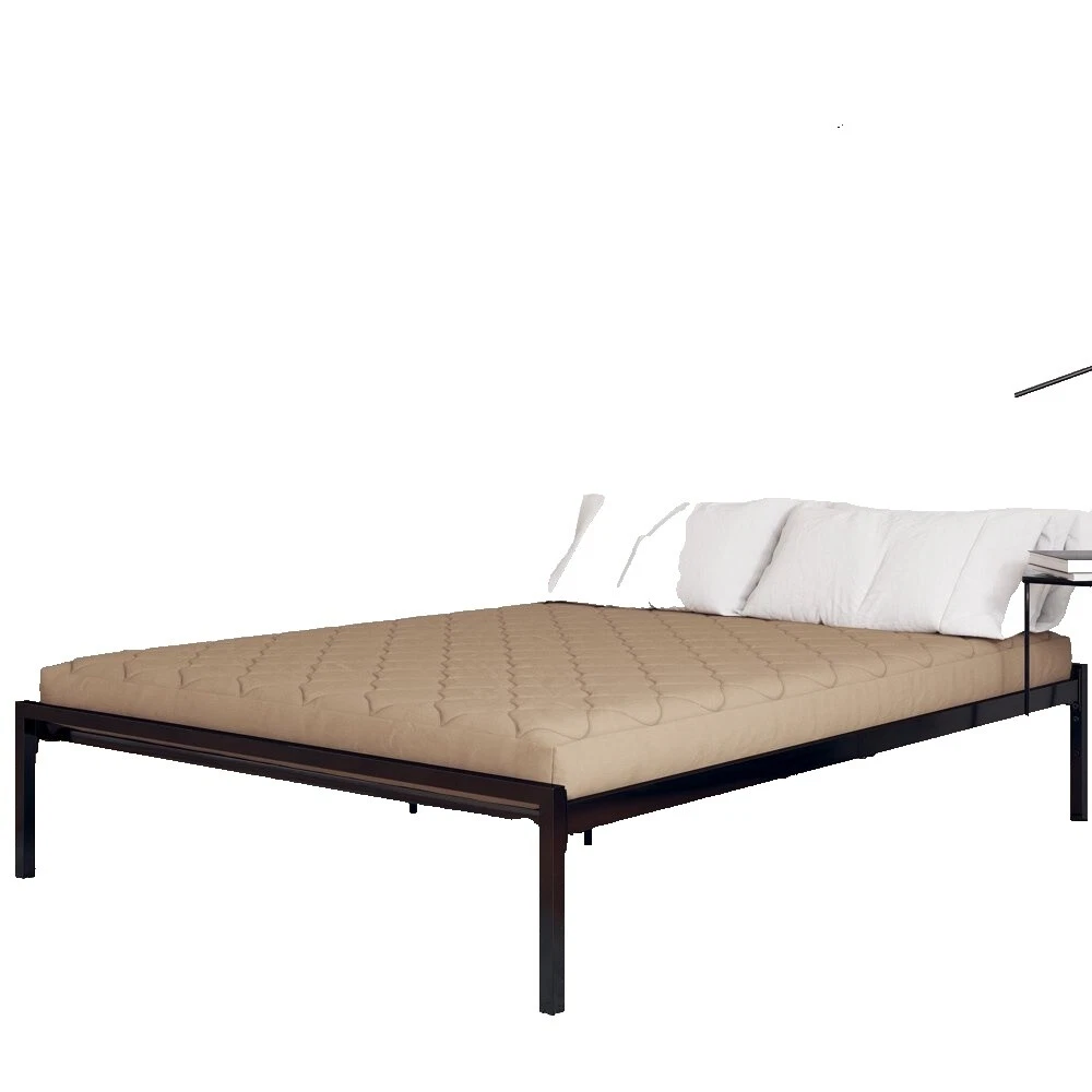 Camas de Plástico Marrom e Quadros de Cama