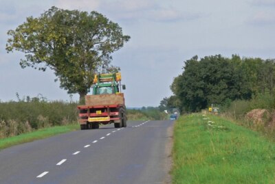 Photo 6x4 Tractor along Long Lane Barkestone-le-Vale In the Vale of Belvo c2008