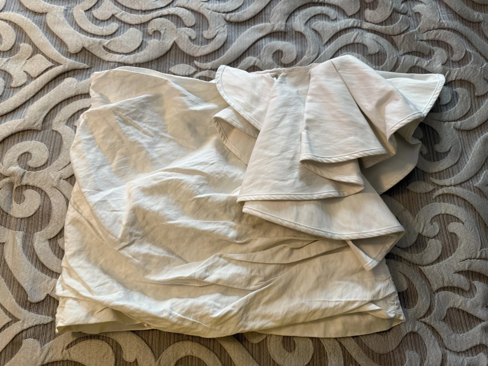 Zara Ivory Off White Ruffle Side Mini Skirt Size Medium Ruched Zip Layered NWT
