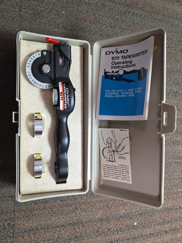 VINTAGE Dymo 1011-05  Manual Tapewriter Kit w/Original Case & Manual