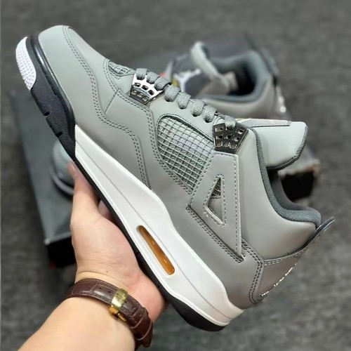 NIKE AIR JORDAN 4 RETRO COOL GREY 【エアジョーダン 4 レトロ クールグレー】 ナイキ「エア ジョーダン4」のクールグレーが15年ぶりに復刻！ | GQ JAPAN