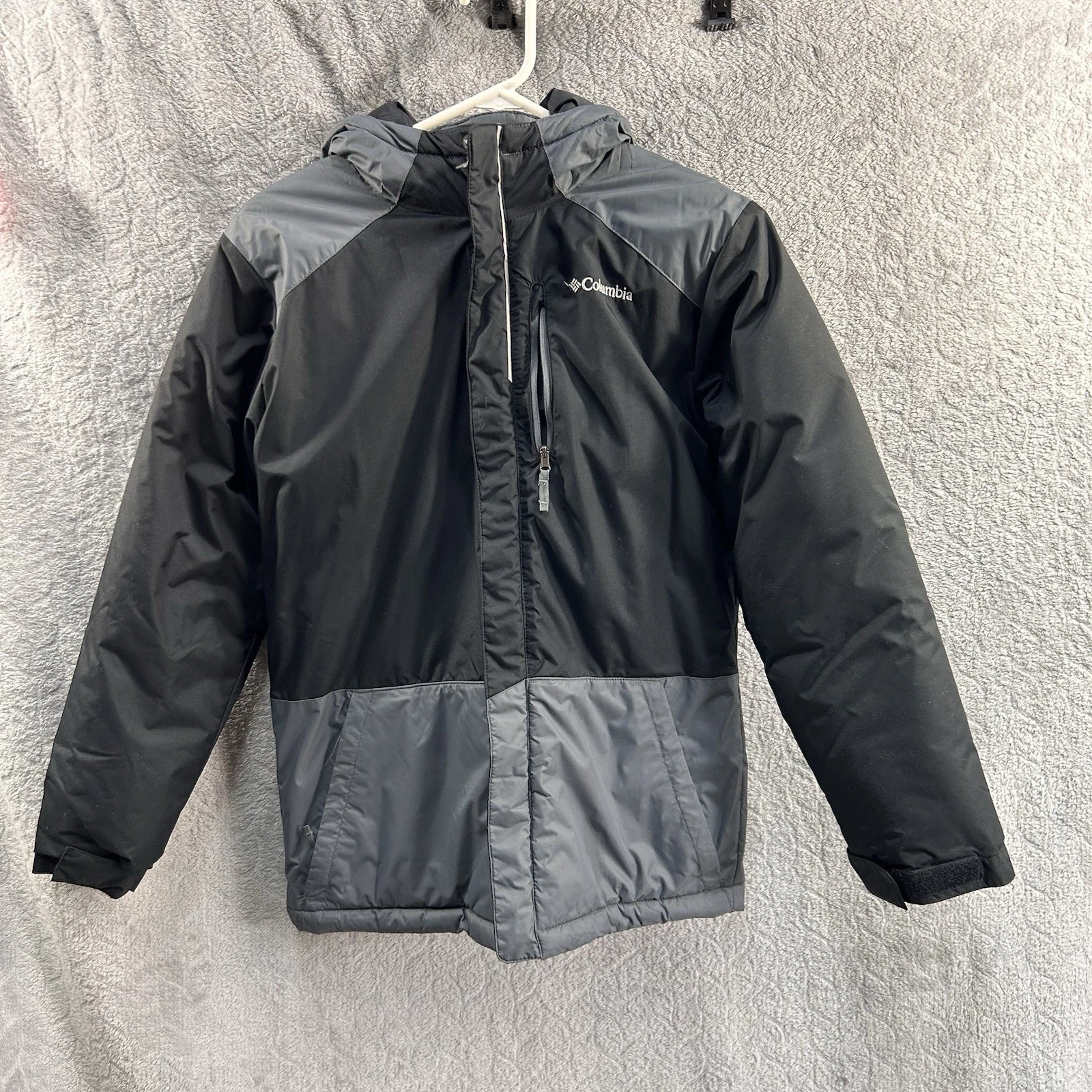 Columbia Boy’s Lightning Lift Waterproof Insulated Jacket Black/Grey-Size Large
Opens in a new windo