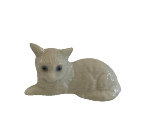 VTG Westmoreland Milk Glass Cat on Nest Dish Blue Eyes Lace Covered Candy Dish