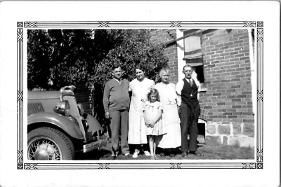Snapshot Americana Dapper Man Pretty Women Family Fashion 1930s Vintage Photo