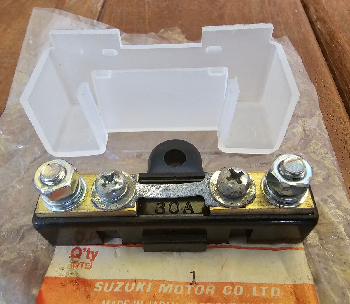 SUZUKI 800 ALTO CARRY SUPER CARRY FRONTE FUSE BOX AND COVER ASSY