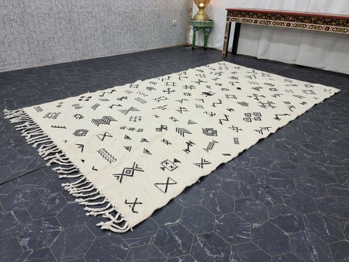 Moroccan Handmade Kilim Zanafi Rug 4'8"x8'3" Berber Abstract White Black Carpet - Picture 4 of 12
