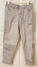 Lee Riders Monticello Mid Rise Gray Anke Pants w/Zipper Ankle - Size 6 Lt Gray