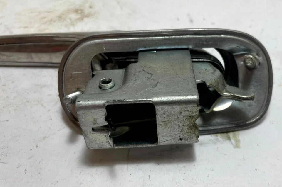 Manija de puerta exterior izquierda Plymouth Dodge Belvedere Fury Coronet 1956 1682513 nuevo en stock Foto 4 de 4