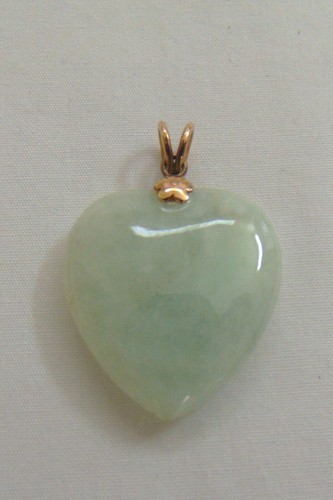 Vintage 1970's 14K White Tinge of Green Jade Heart Shaped Pendant 25 mm New #51 - Picture 5 of 5