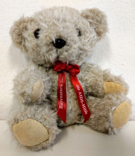 AIDS Teddy 2025 24 23 2022/21 2020 19 18 17 16 15 14 13 12 11 10 09 08 07 06 05 - Bild 29 von 29