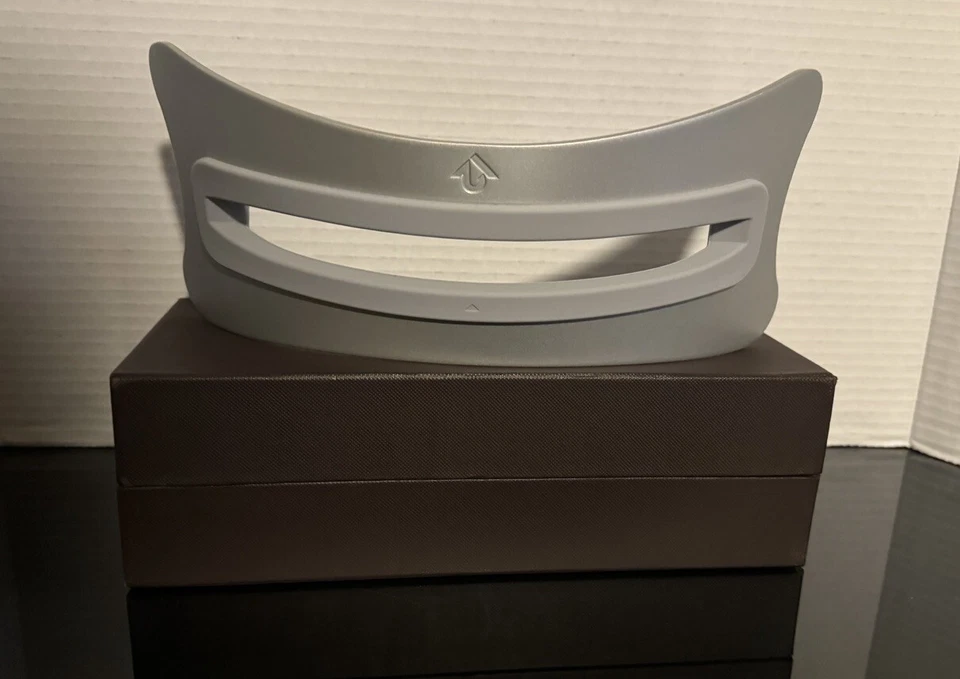 Twelve South BookArc for MacBook Pro Vertical Desktop Stand Space Saving NOB - Image 4 of 4