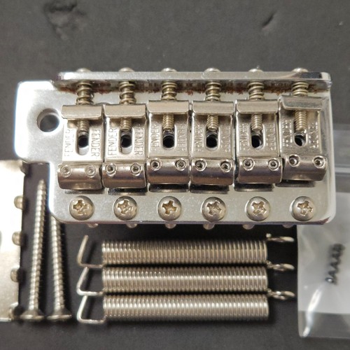2021 Fender Road Worn Strat TREMOLO BRIDGE Vintage 50's / 60's Reissue Guitar - Picture 2 of 12