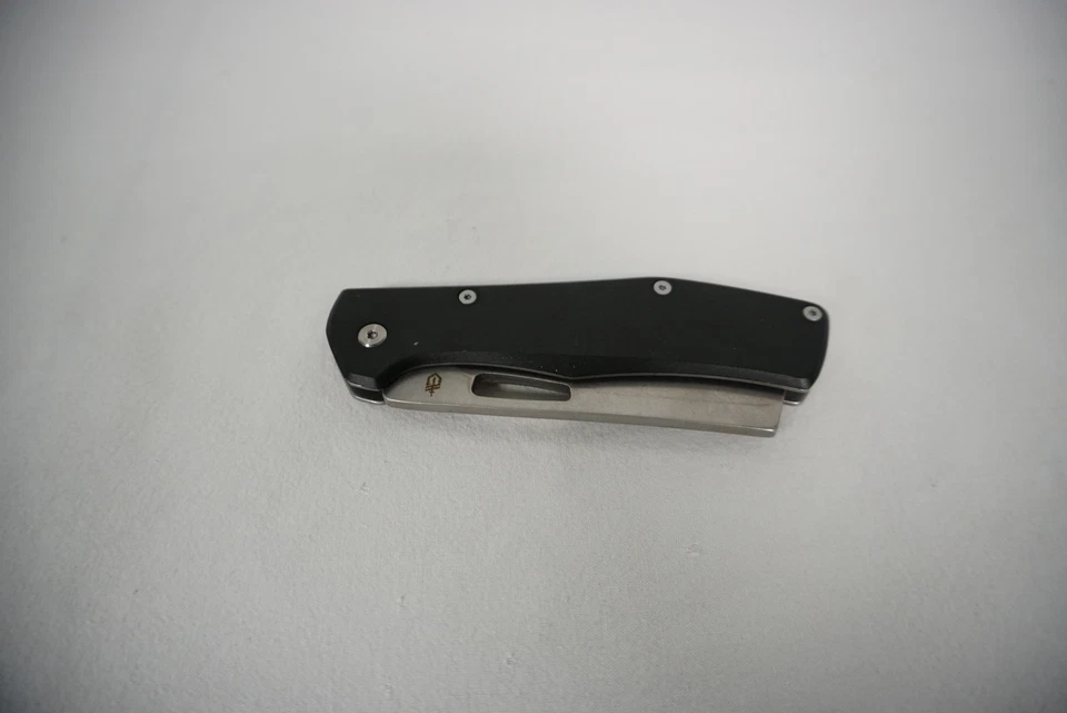 Navaja de bolsillo plegable Gerber Gear Flatiron Foto 2 de 4